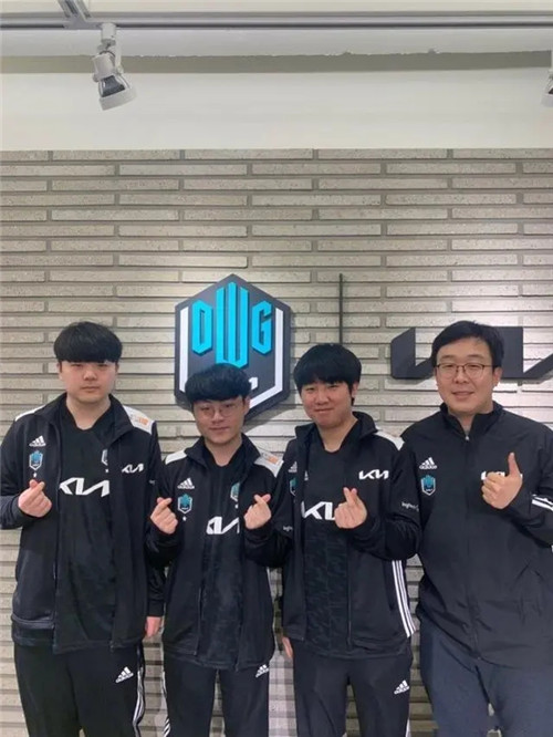 开激烈讨论 开激烈讨论